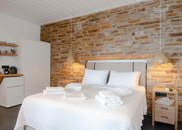 White And Black Triple Daire *