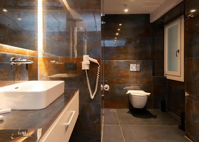 White And Black Triple Daire