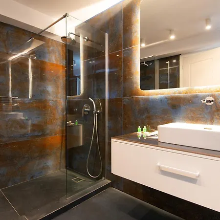 דירה White And Black Triple *