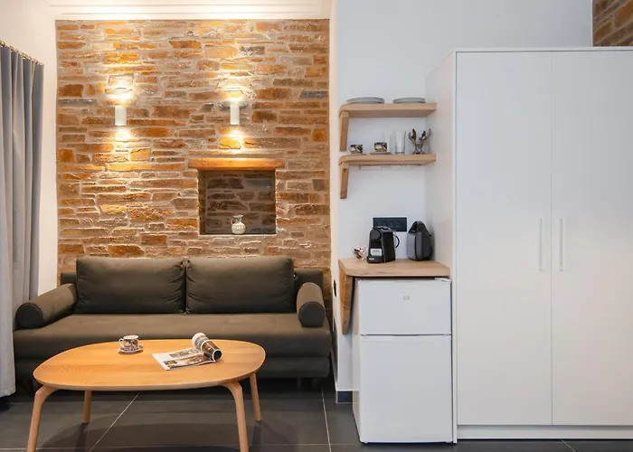 White And Black Triple * Platis Gialos (Sifnos)