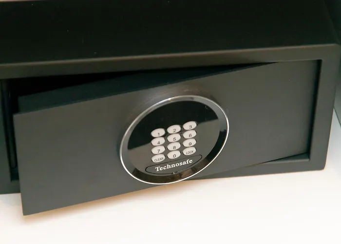 White And Black Triple * Platis Gialos (Sifnos)